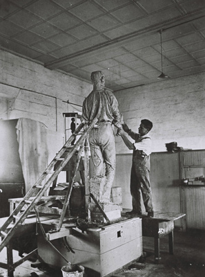 Murch-working-on-Henry-Lawson-Memorial-for-web